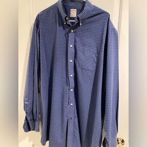 Brooks Brothers Men’s Button Down Shirt Blue & White Stripes Size XL / 18 EUC